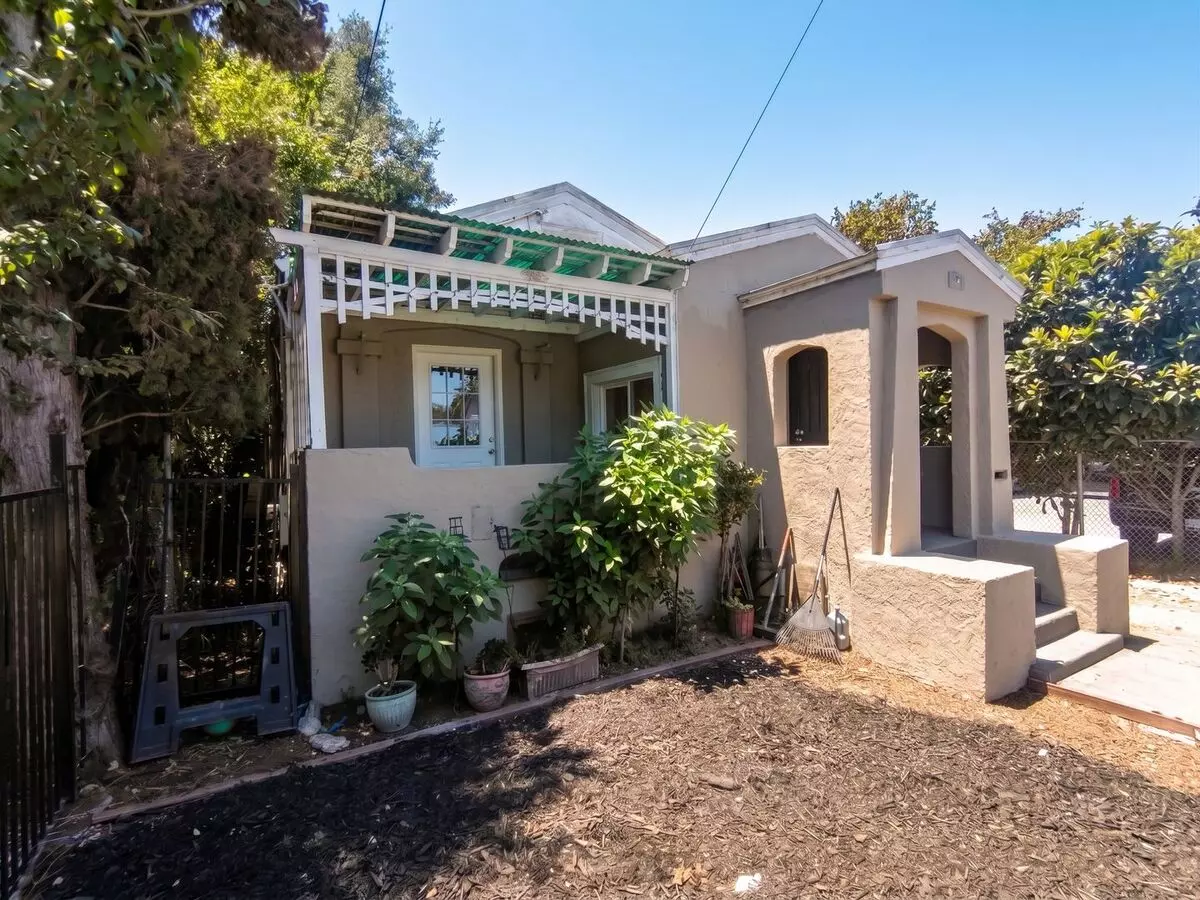 Modern Upgrades W/ Classic Oakland Charm &amp; Driveway Leading To Rear Yard photo 2