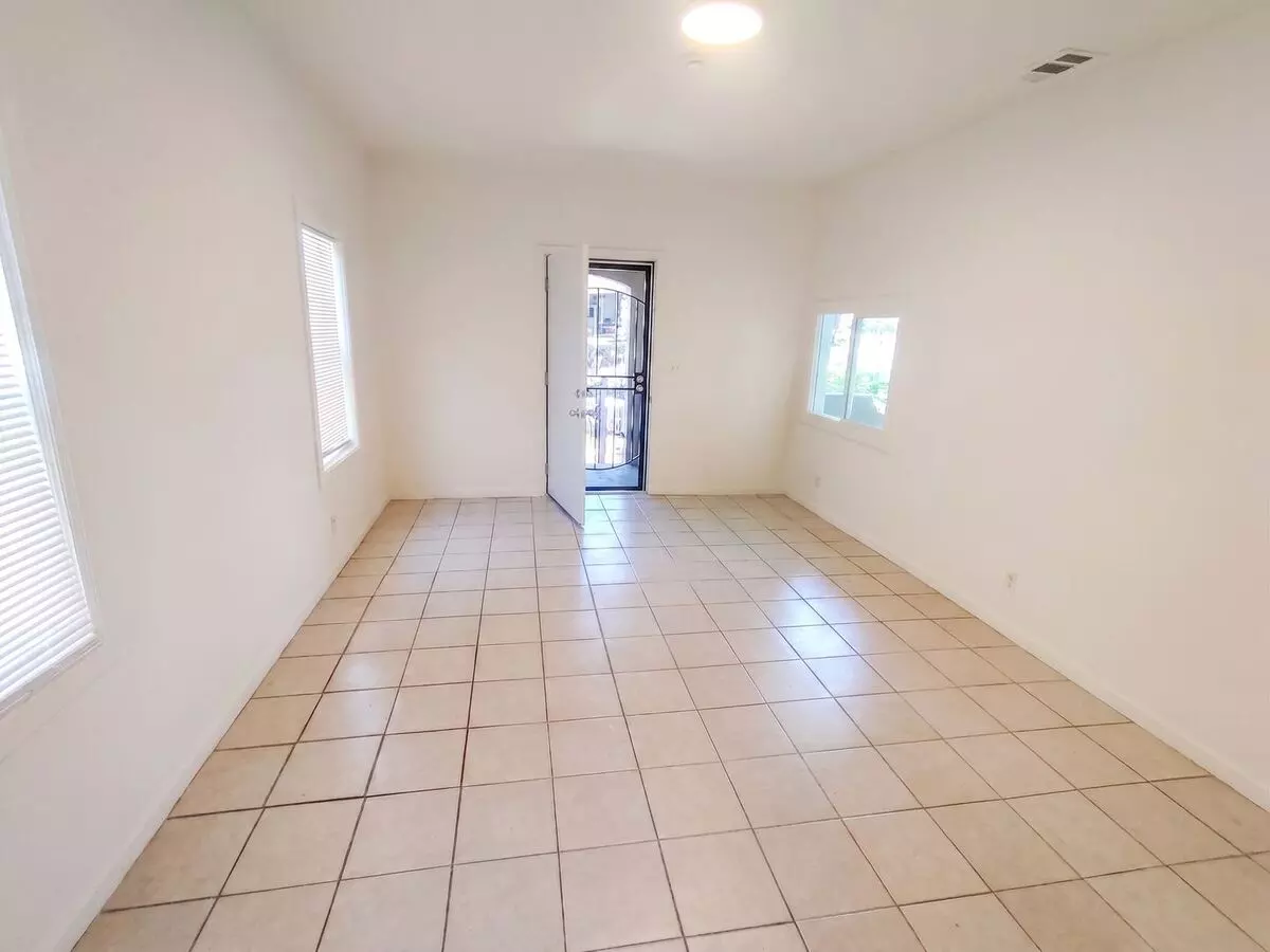 Modern Upgrades W/ Classic Oakland Charm &amp; Driveway Leading To Rear Yard photo 4