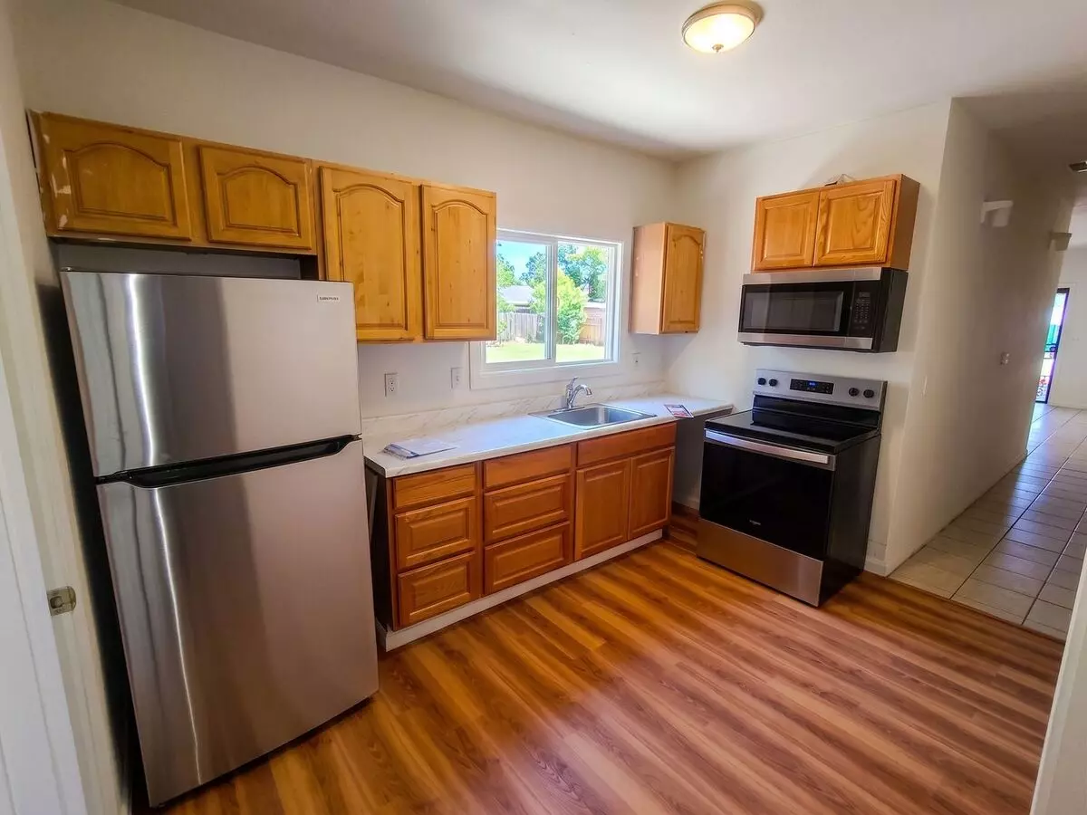 Modern Upgrades W/ Classic Oakland Charm &amp; Driveway Leading To Rear Yard photo 5