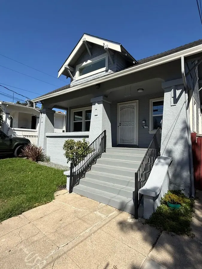 Now Available! |$3,900 | Newly Updated 3br/2ba Oakland Home W/ Loft &amp; Modern Finishes photo 5