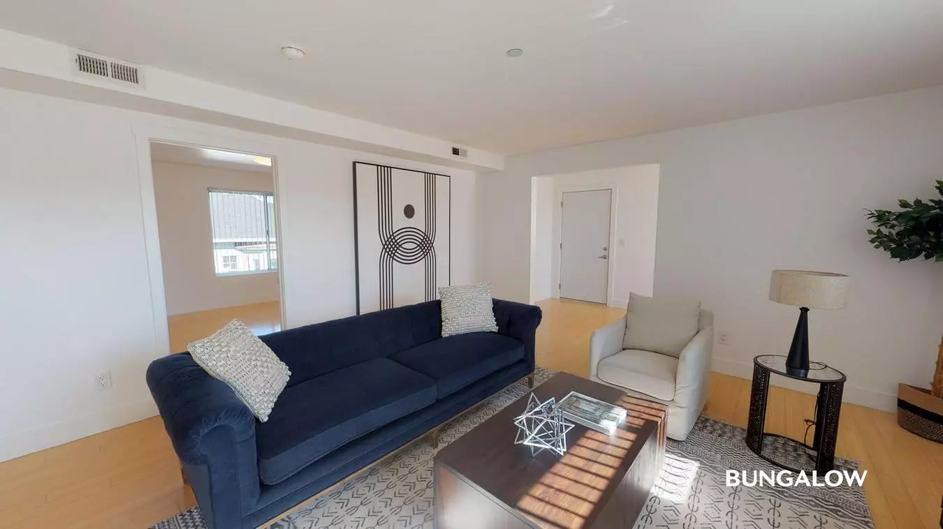 936 West Macarthur Blvd. photo 3