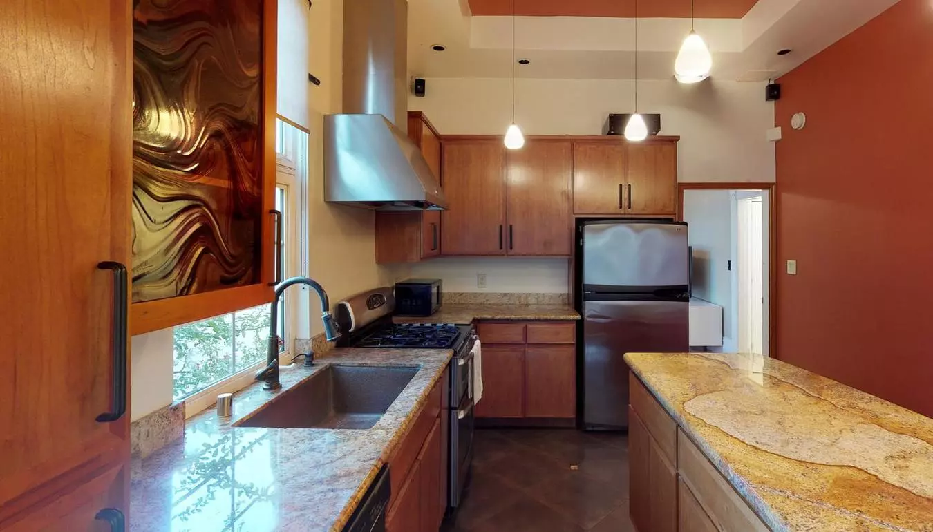 Private Room in Classic Downtown Oakland Victorian With Back Patio photo 4