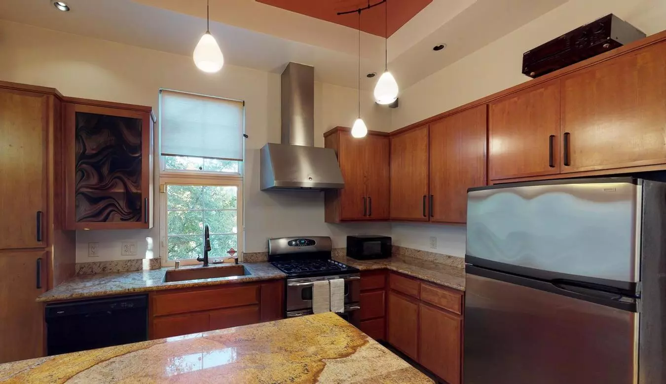 Private Room in Classic Downtown Oakland Victorian With Back Patio photo 3