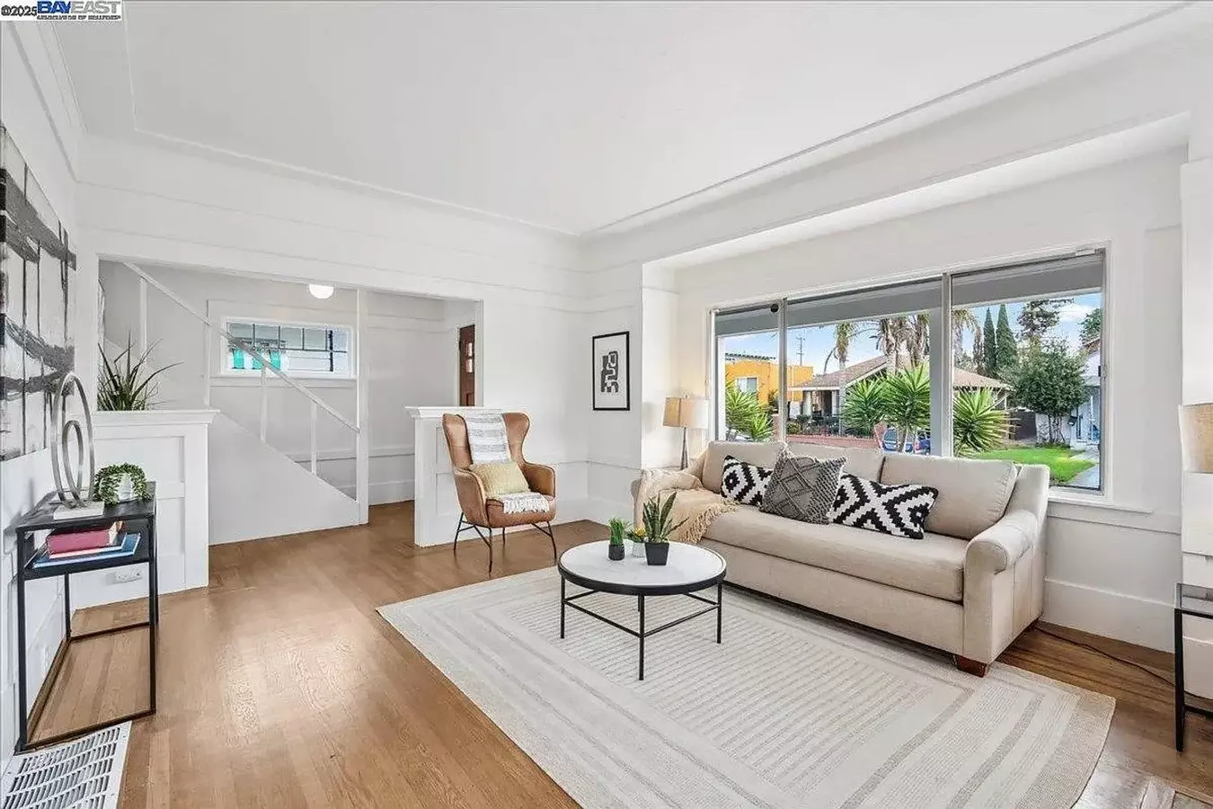 Remodeled Huge Bright 2400sf 4br/3.5ba Havenscourt Split Level Home W Cottage Avail Now photo 5