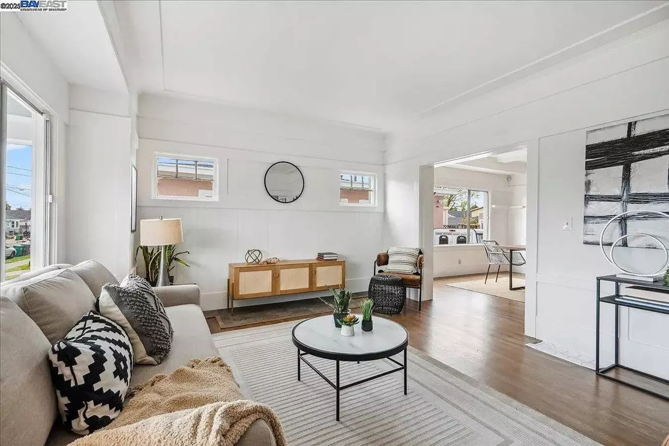 Remodeled Huge Bright 2400sf 4br/3.5ba Havenscourt Split Level Home W Cottage Avail Now photo 3
