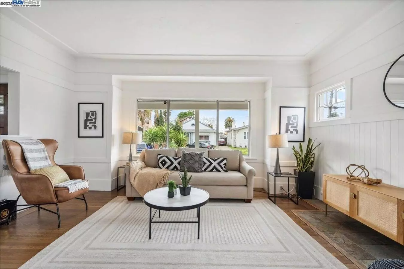 Remodeled Huge Bright 2400sf 4br/3.5ba Havenscourt Split Level Home W Cottage Avail Now photo 4