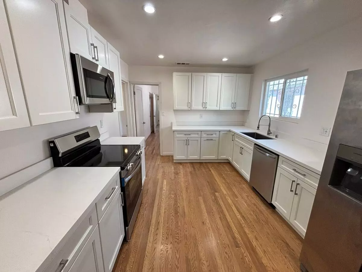 Spacious 3br, 2Bath House Oakland | $3500 | Newly Remodeled | Se Habla Español photo 2