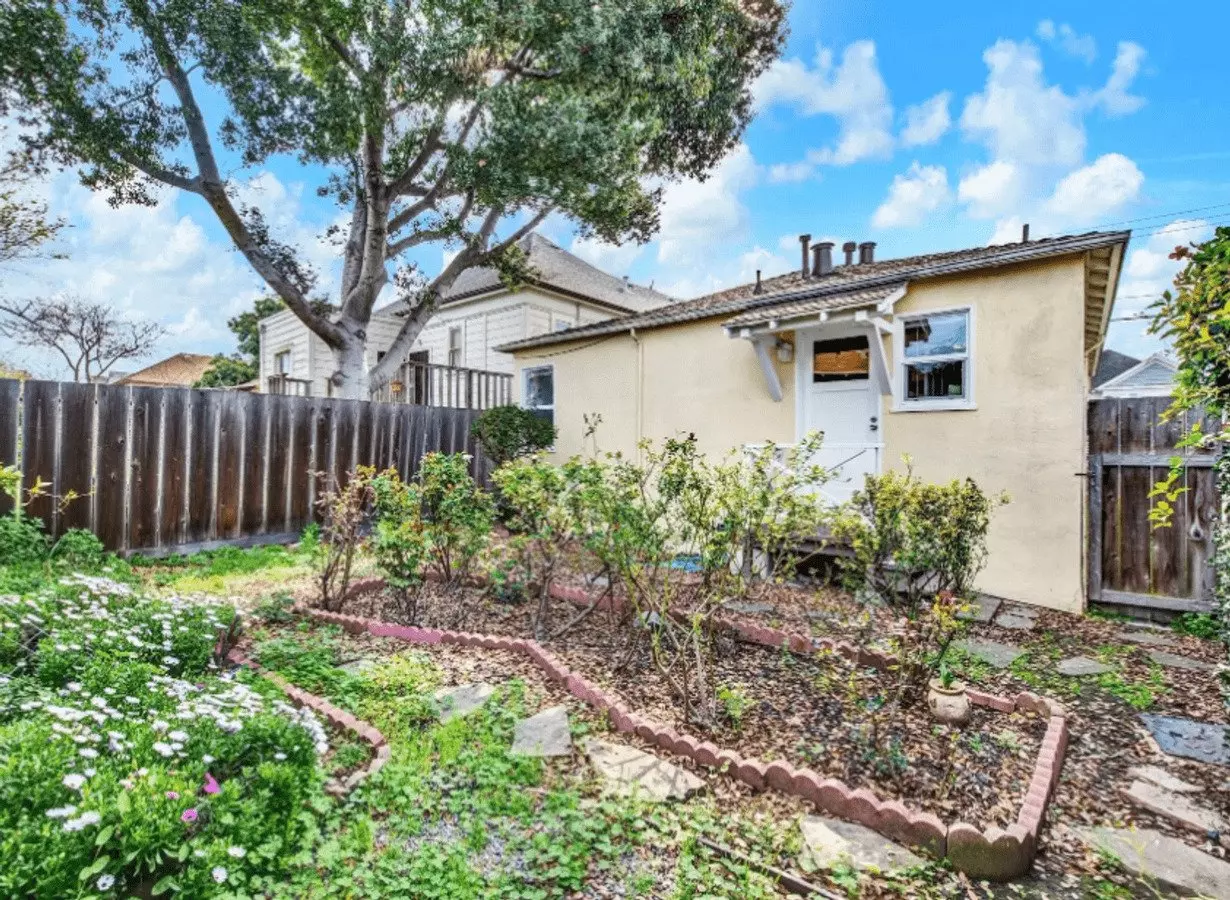 986 55th Street, Oakland, CA 94608 photo 2