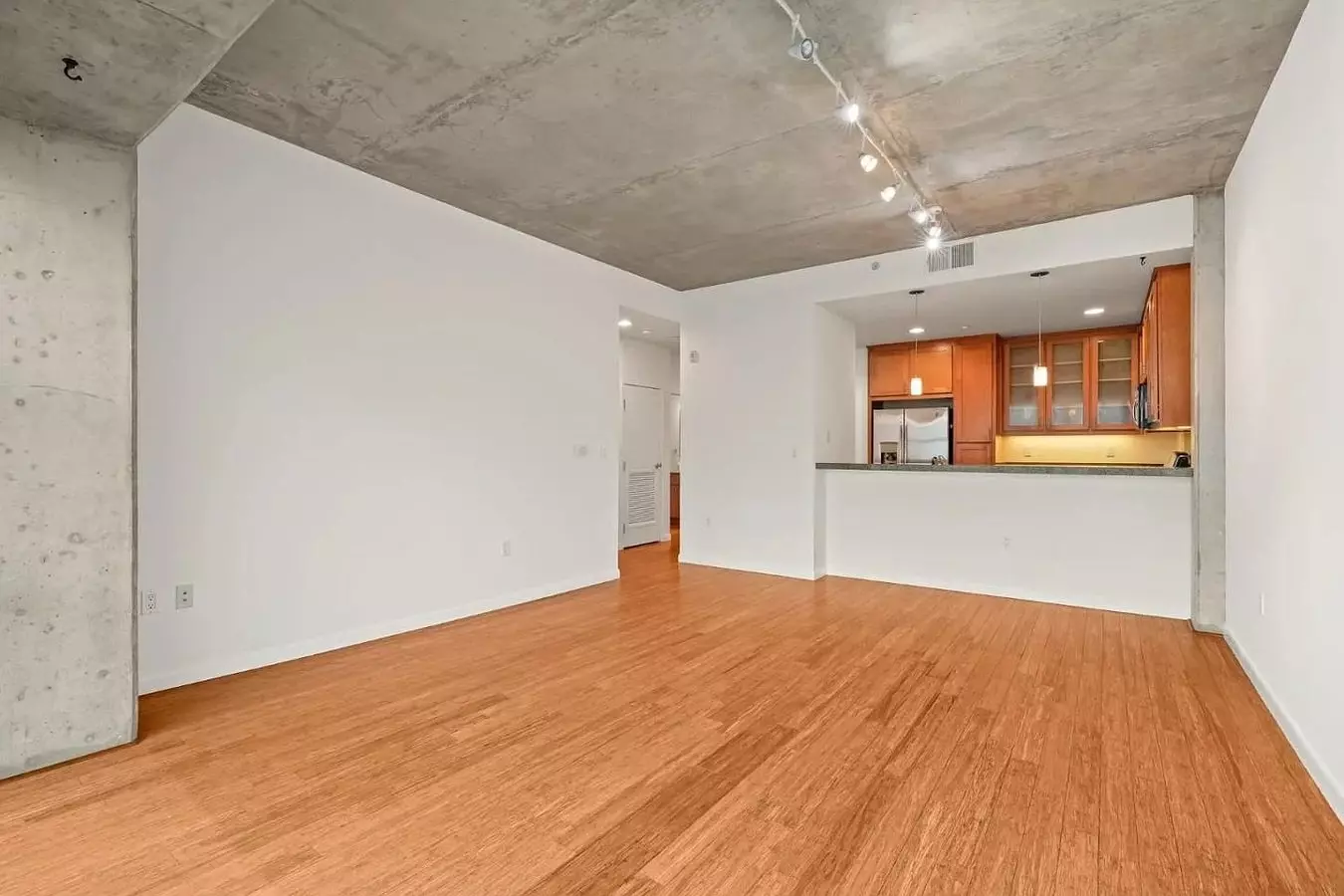 Stylish 1-bedroom, 1-bathroom Condo photo 4