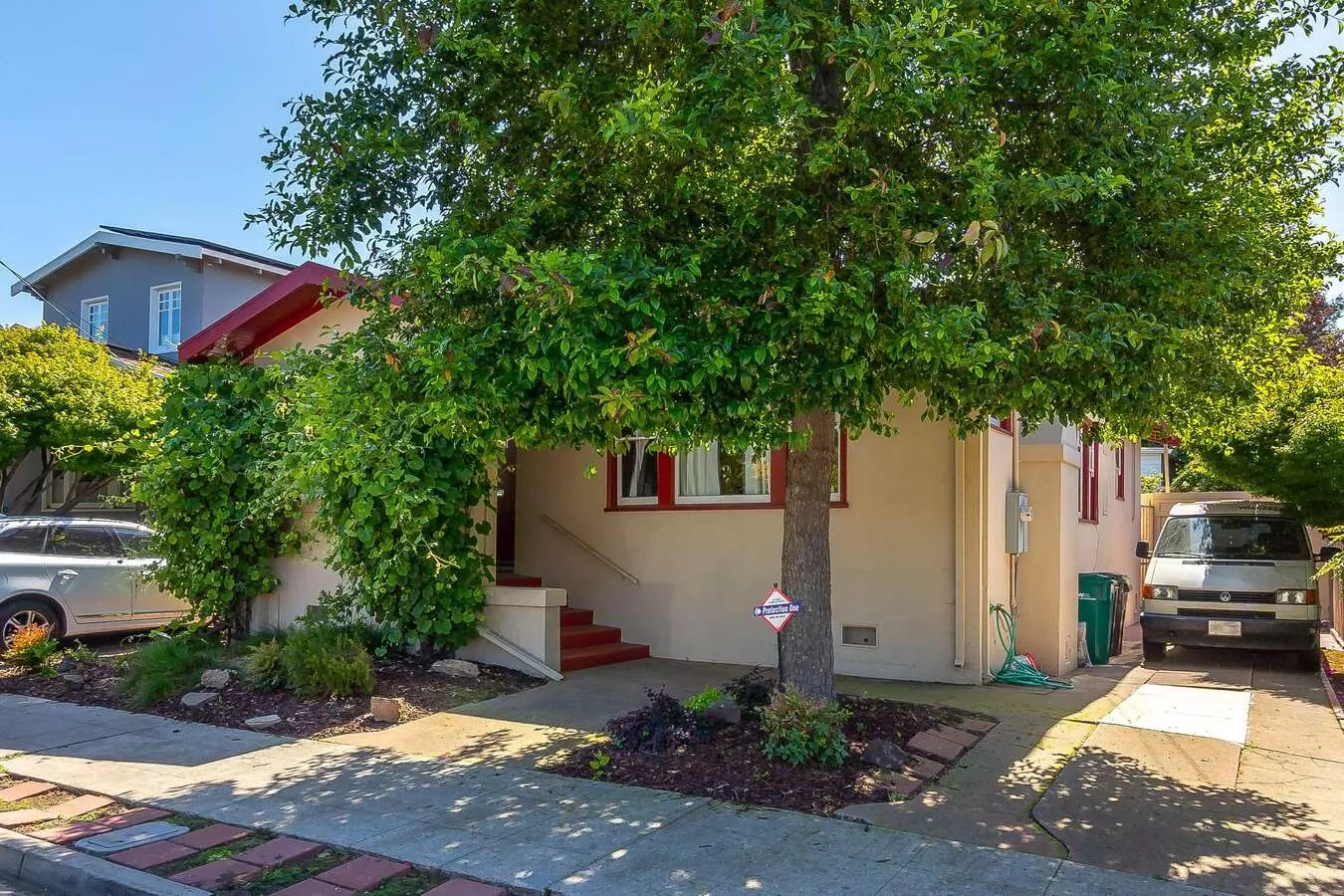 4700 Manila Avenue, Oakland, CA 94609 photo 2