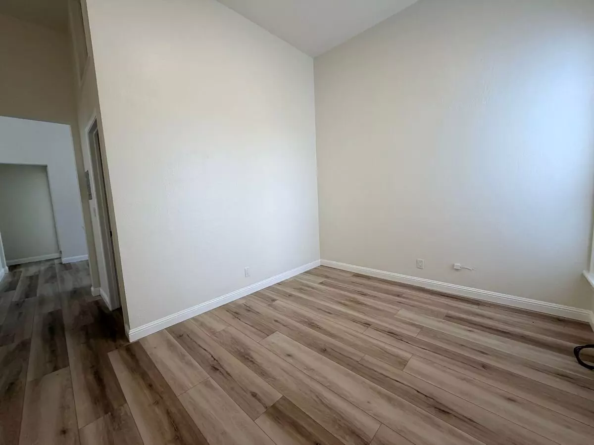 Top-floor Remodeled 3bd/1ba Victorian Near Lake Merritt + Downtown Oakland W/ Parking photo 4