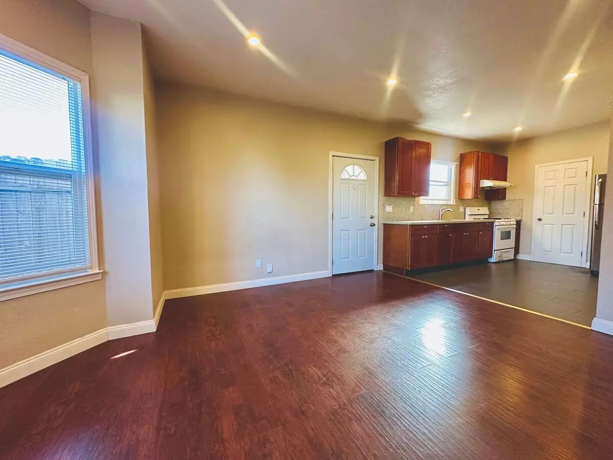 1089 59th Street, Oakland, CA 94608 photo 3