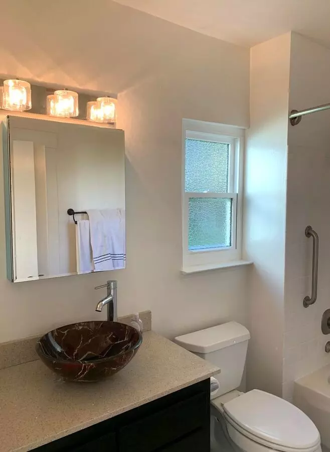 Updated 1000 Sf 2 Br/1ba Oak Center/west Oakland Cottage Minutes From Emeryville, Downtown, 80, 580, 880, 980 Fwy's photo 5
