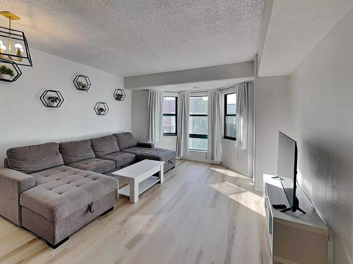 Well-Lit 1 Bedroom, 1 Bathroom Condo in Oakland Chinatown photo 2