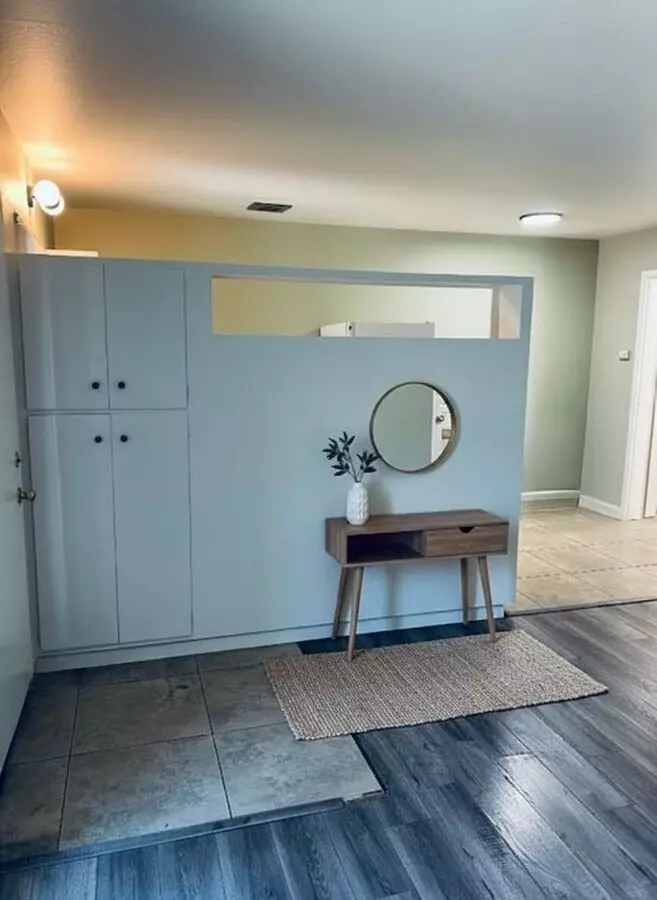 Windsor Court Apartments photo 5