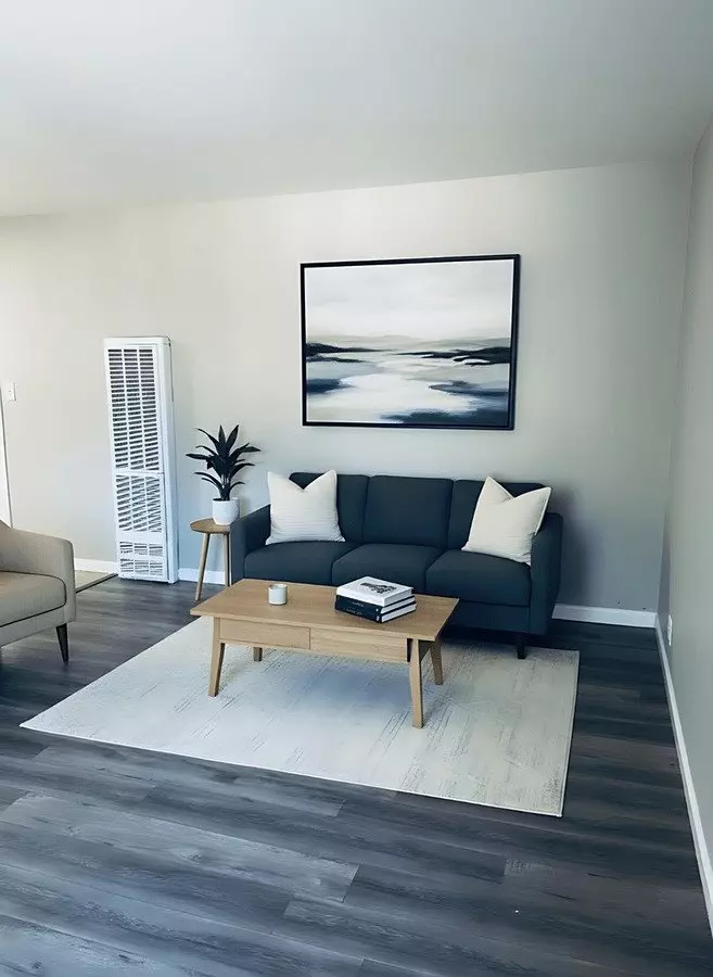 Windsor Court Apartments photo 2