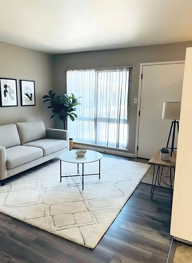Windsor Court Apartments photo 4
