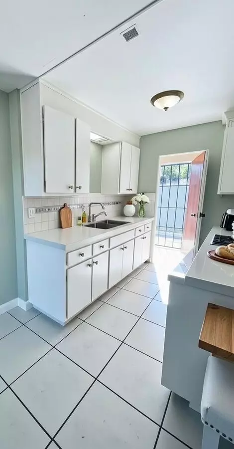 Windsor Court Apartments photo 3