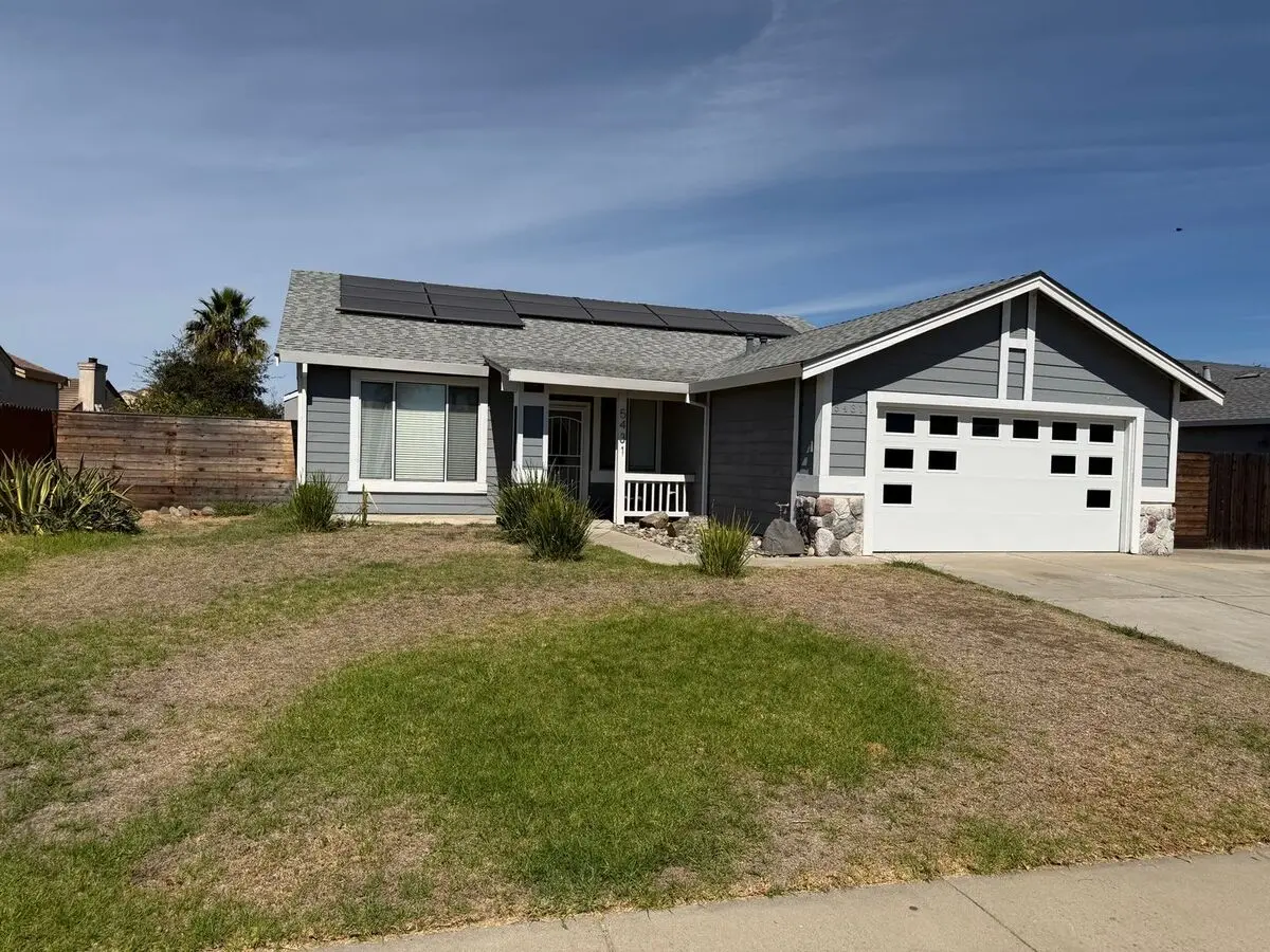 4 Bed 2 Bath Single Family Home In Oakley photo 4