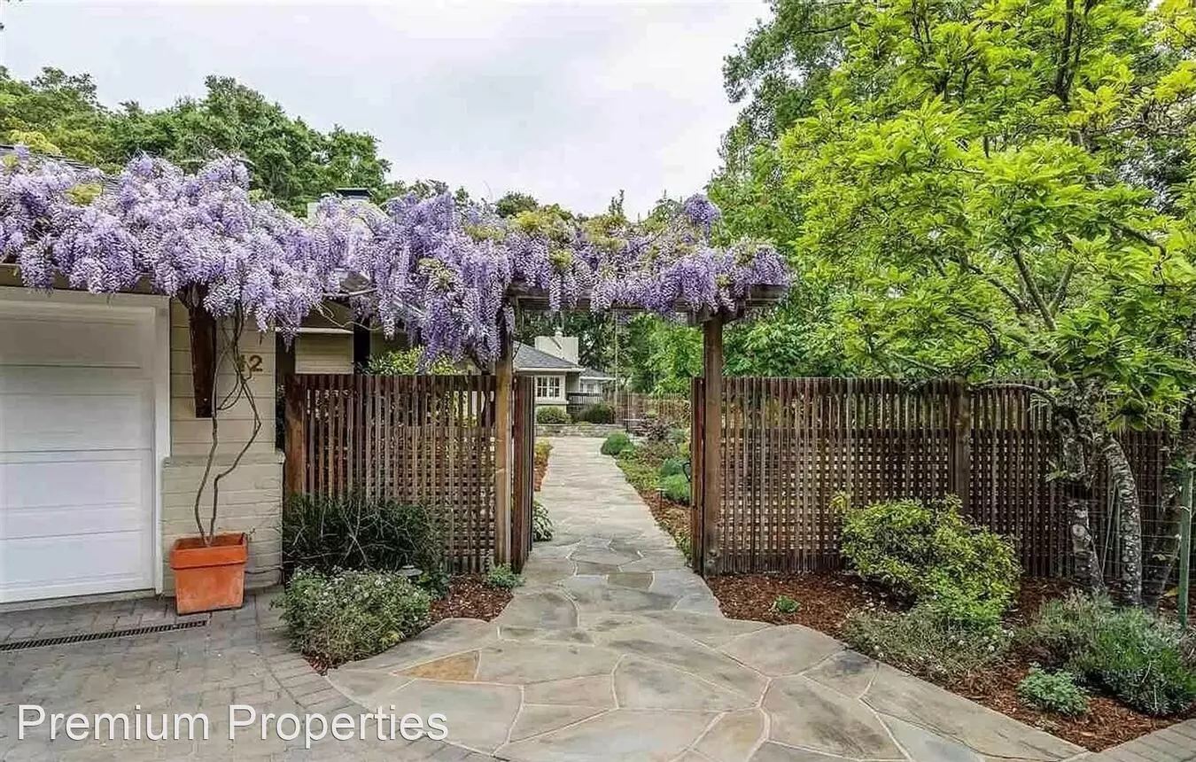 Gorgeous Single-Level Home with Great Yard photo 3