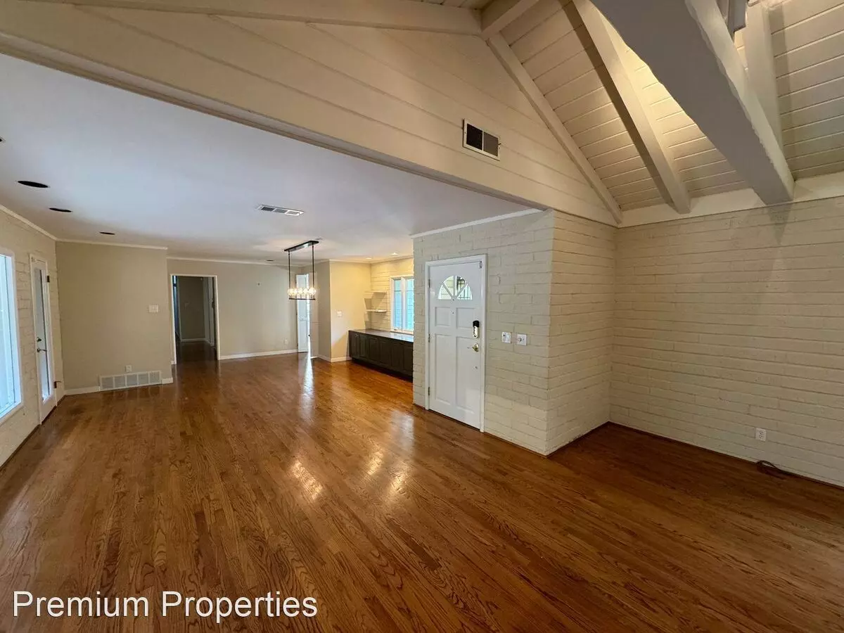 Gorgeous Single-Level Home with Great Yard photo 5