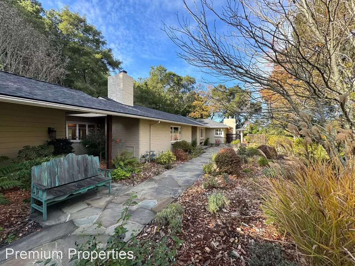 Gorgeous Single-Level Home with Great Yard photo 2