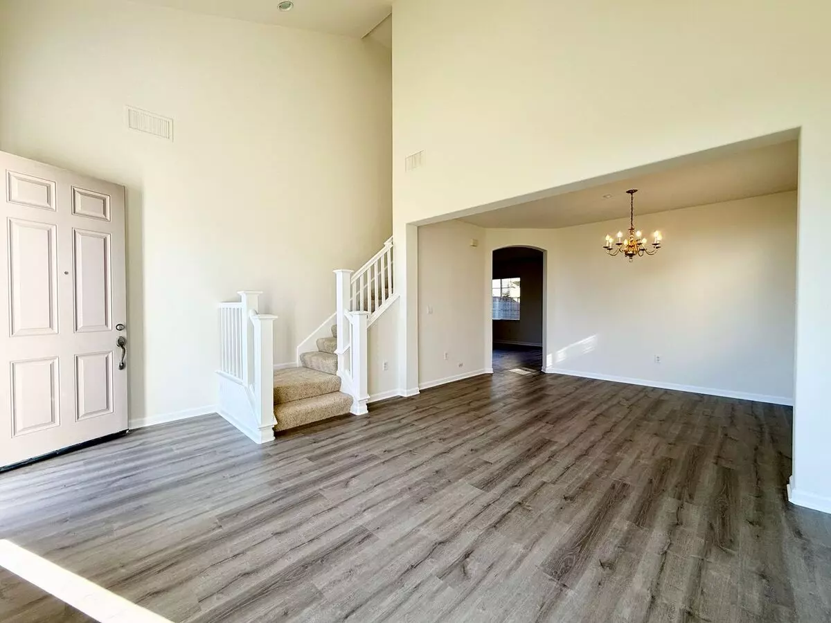 Renovated Coastal Home With New Kitchen And A Spacious Layout photo 4