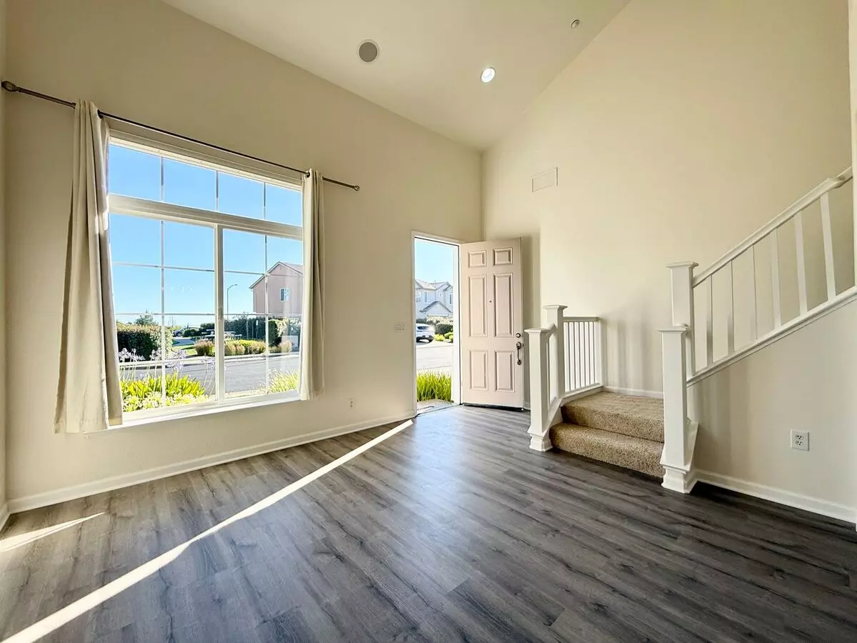 Renovated Coastal Home With New Kitchen And A Spacious Layout photo 5