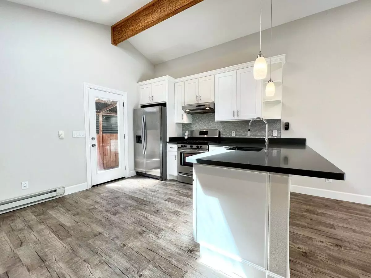 896 Reina Del Mar Avenue, Pacifica, CA 94044 photo 3