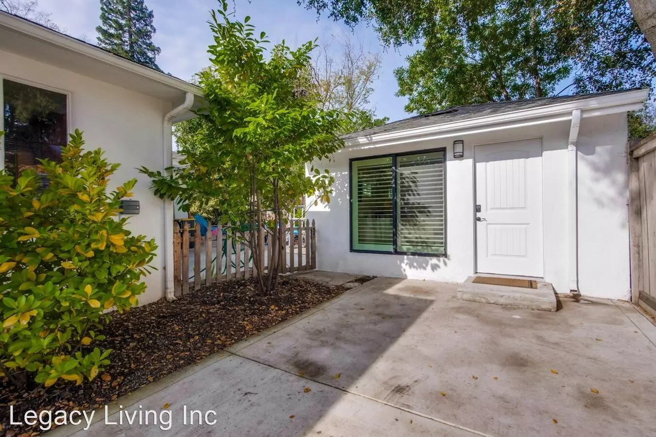 1625 University Ave photo 3