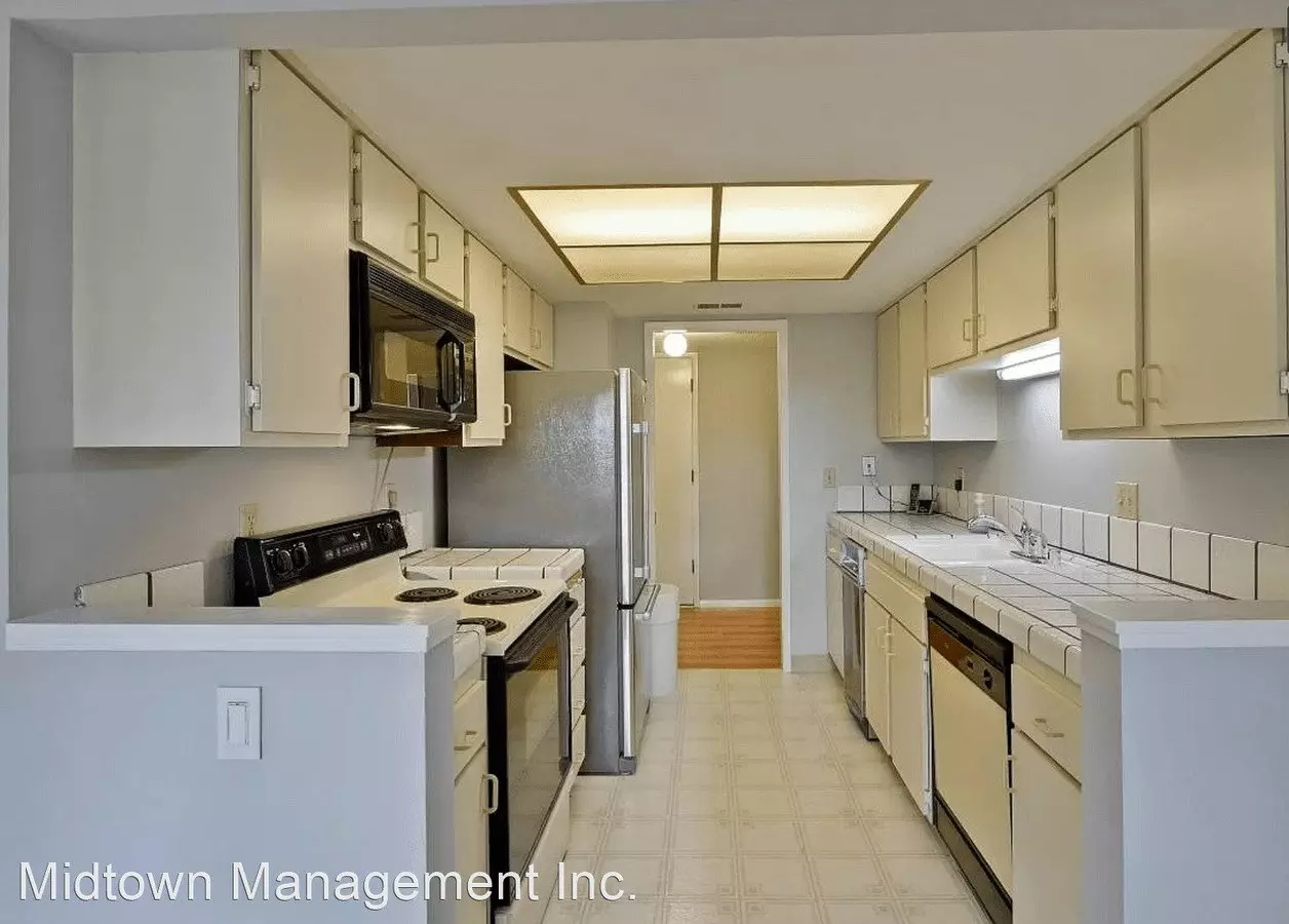 615 Forest Ave photo 5