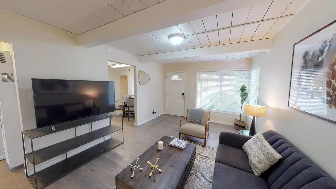 Private Bedroom in Inviting Menlo Park Home With Lovely Patio photo 2