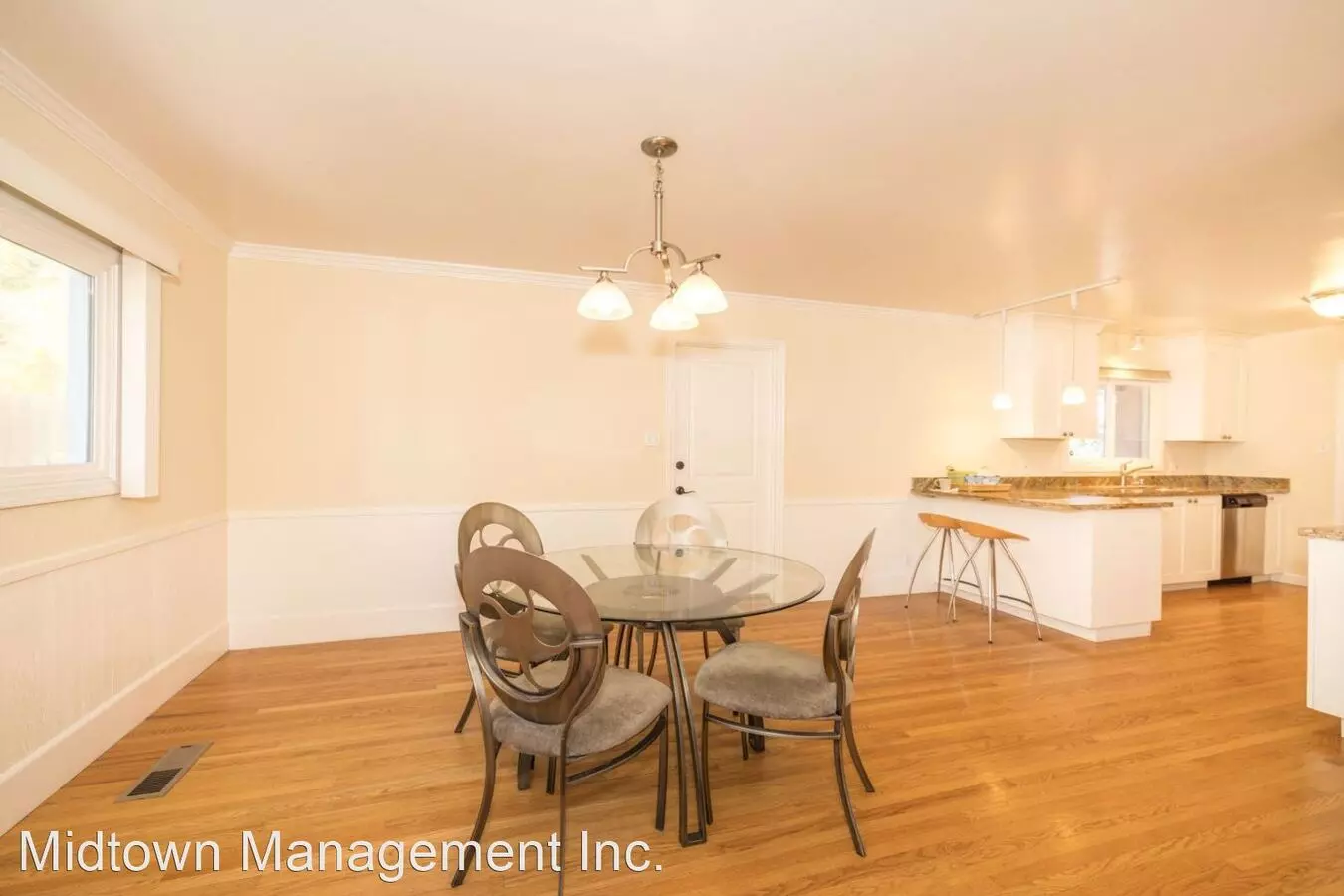 884 Colorado Ave photo 4
