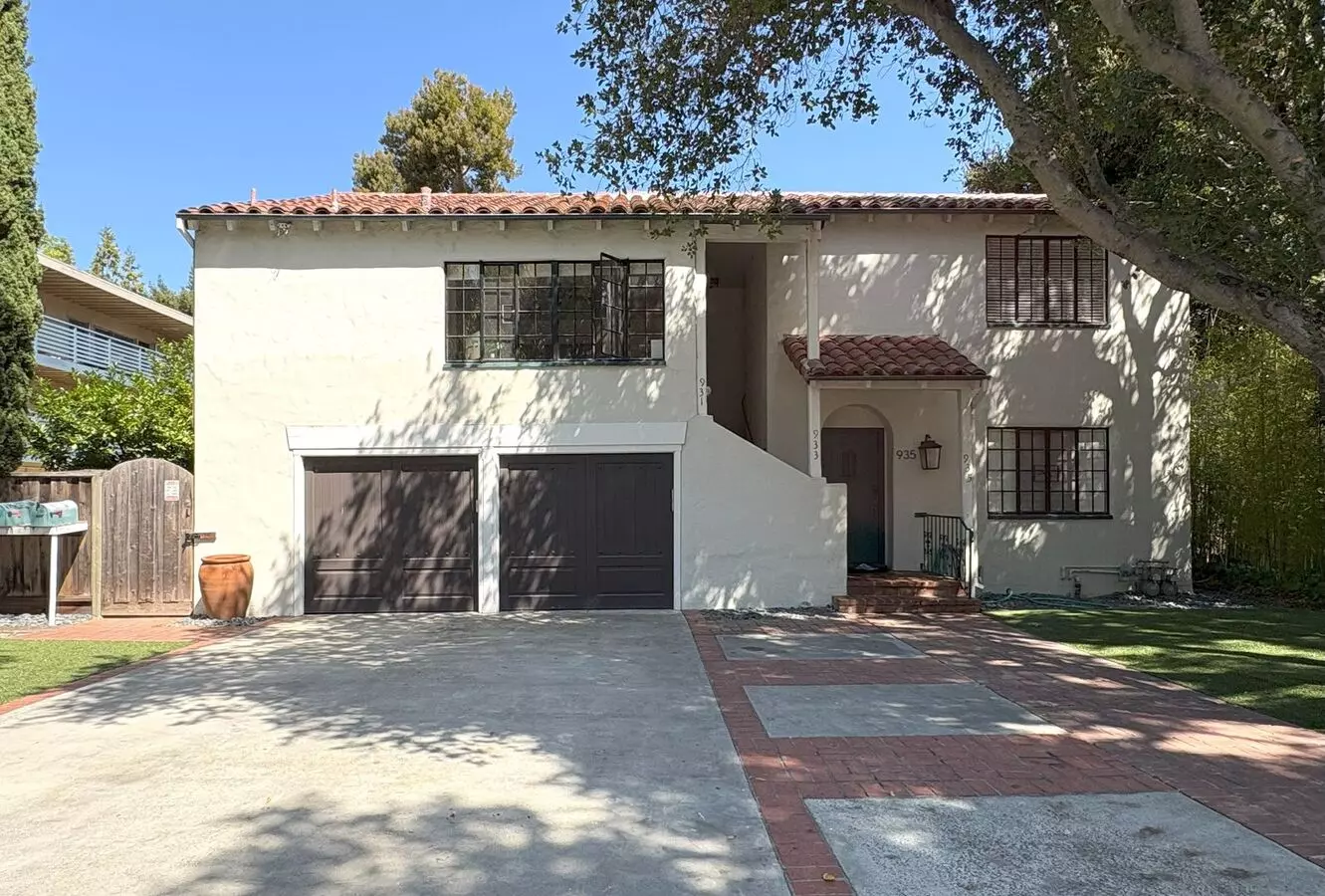 Beautifully Updated 2BR/2BA Yard & Garage photo 2