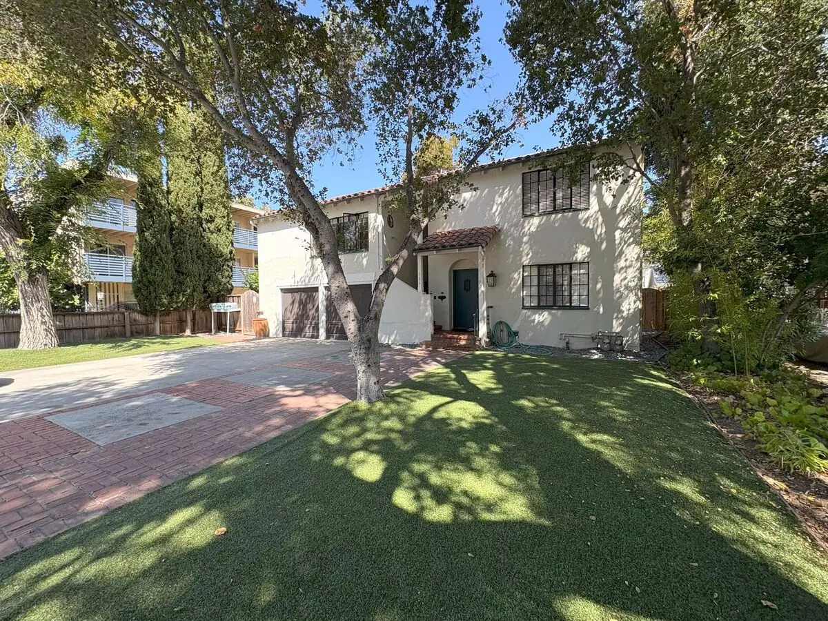 Beautifully Updated 2BR/2BA Yard & Garage photo 4