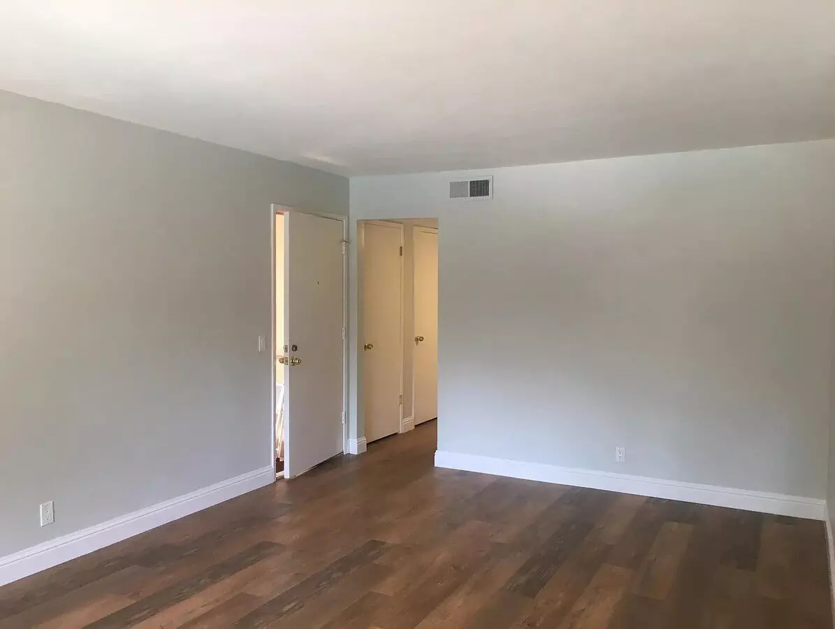 2462 West Bayshore Road, Palo Alto, CA 94303 photo 3