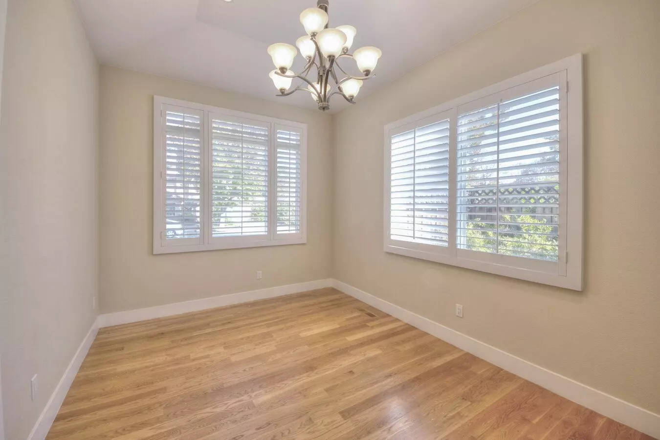 3466 Waverley St photo 2
