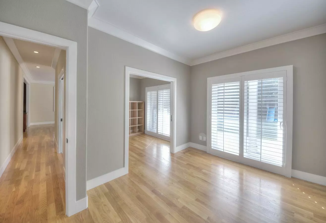 3466 Waverley St photo 3