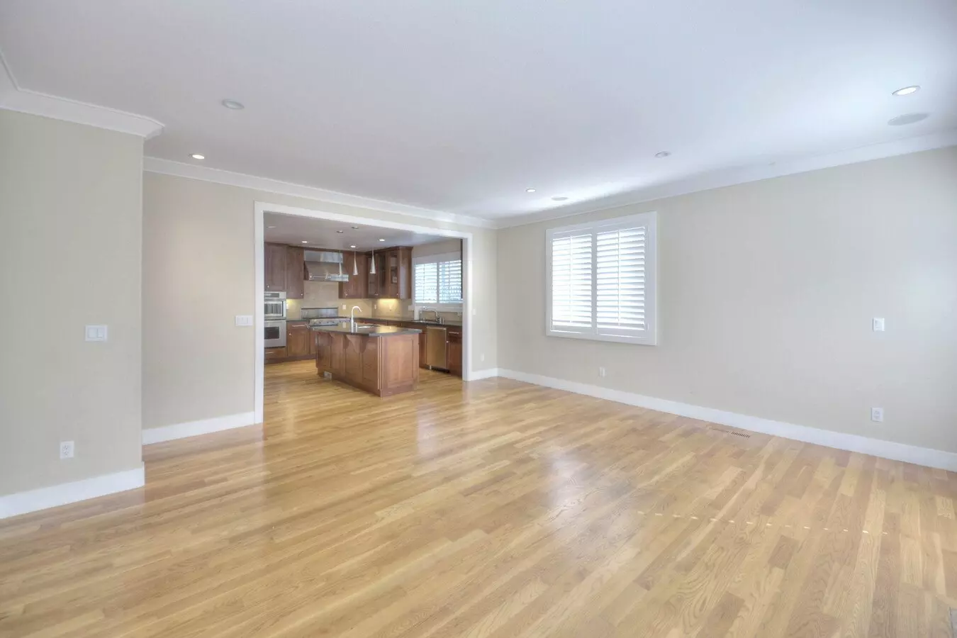 3466 Waverley St photo 4