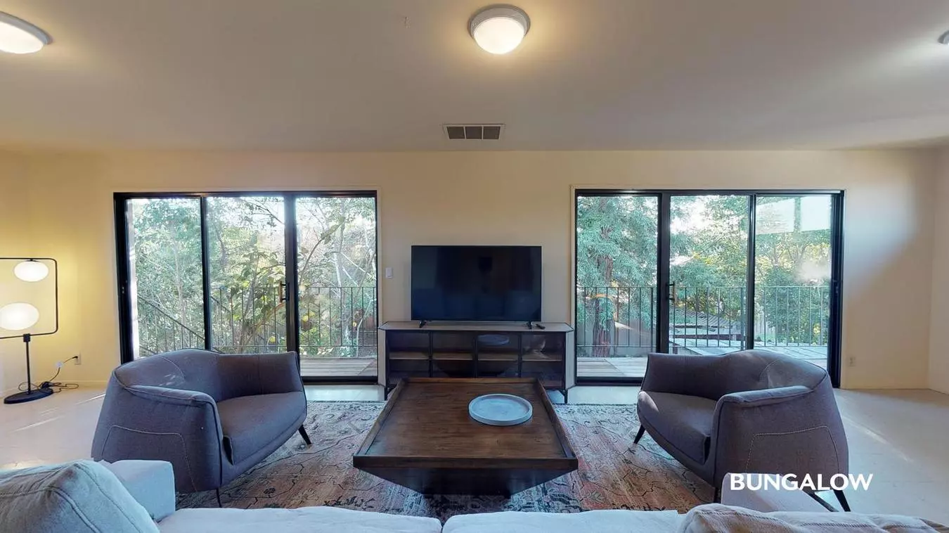 Private Bedroom in Delightful Palo Alto Home off Page Mill Road