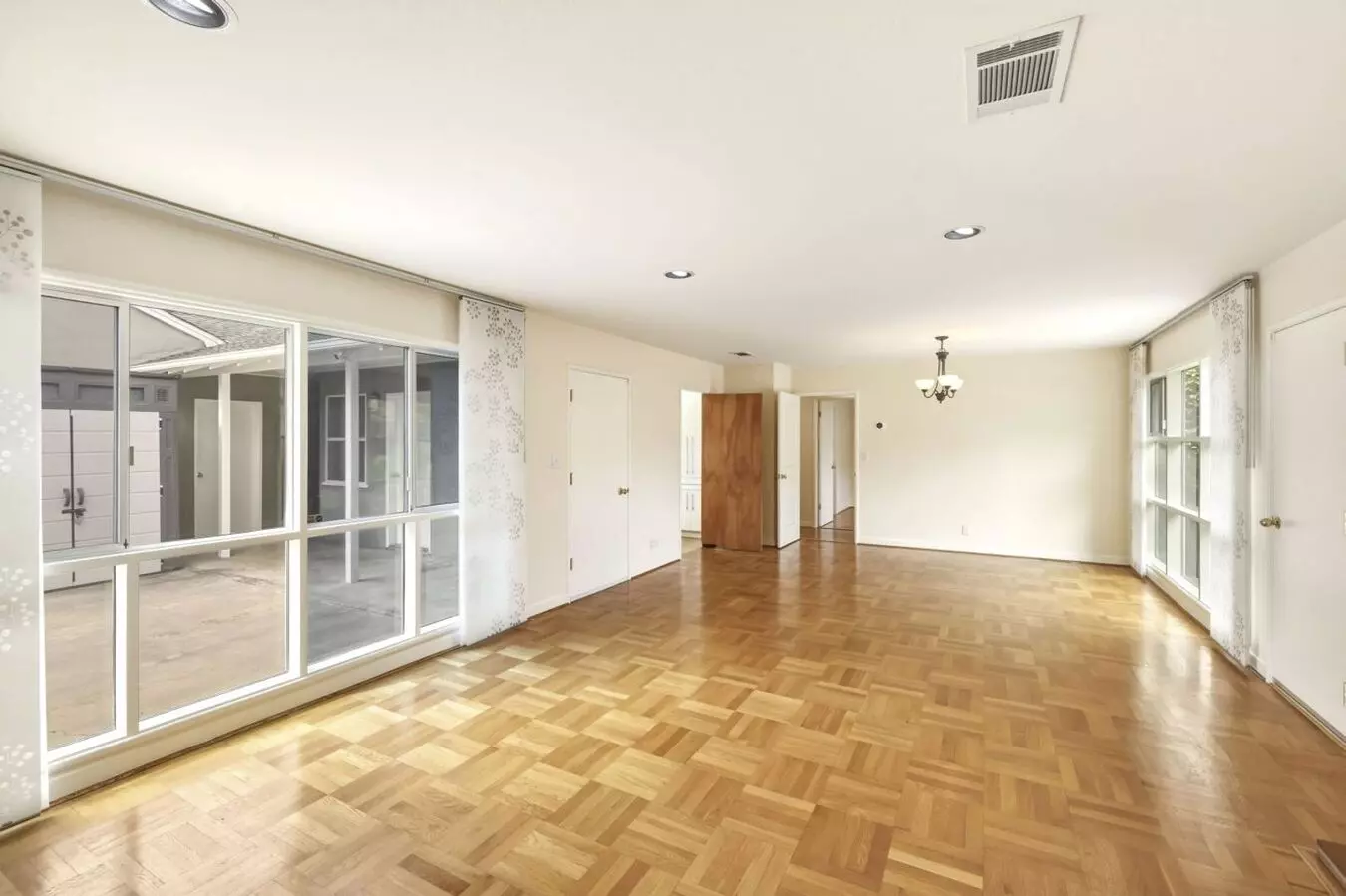 889 Embarcadero Rd Palo Alto, CA 94303 photo 3