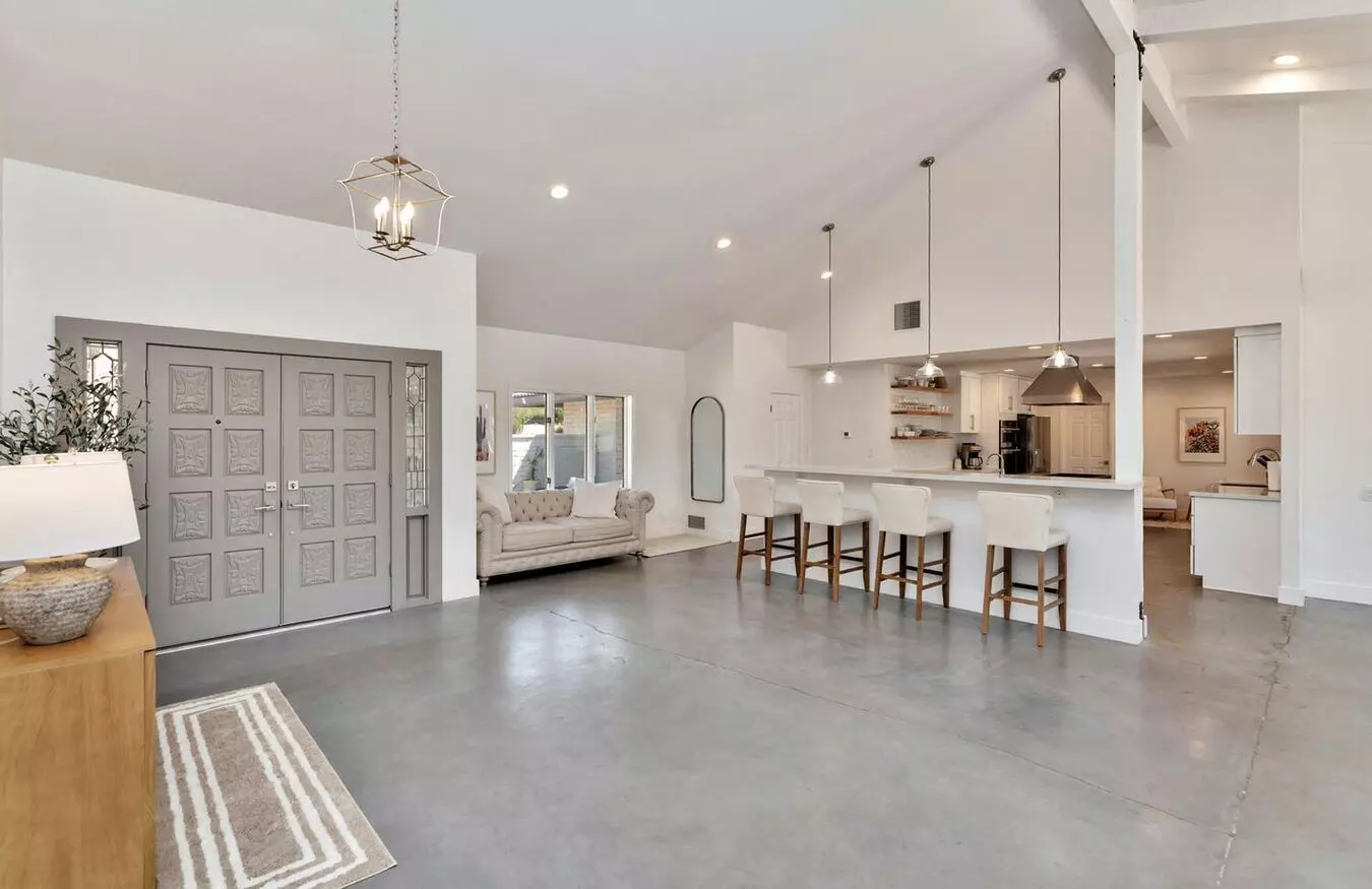 Rates Vary: photo 5