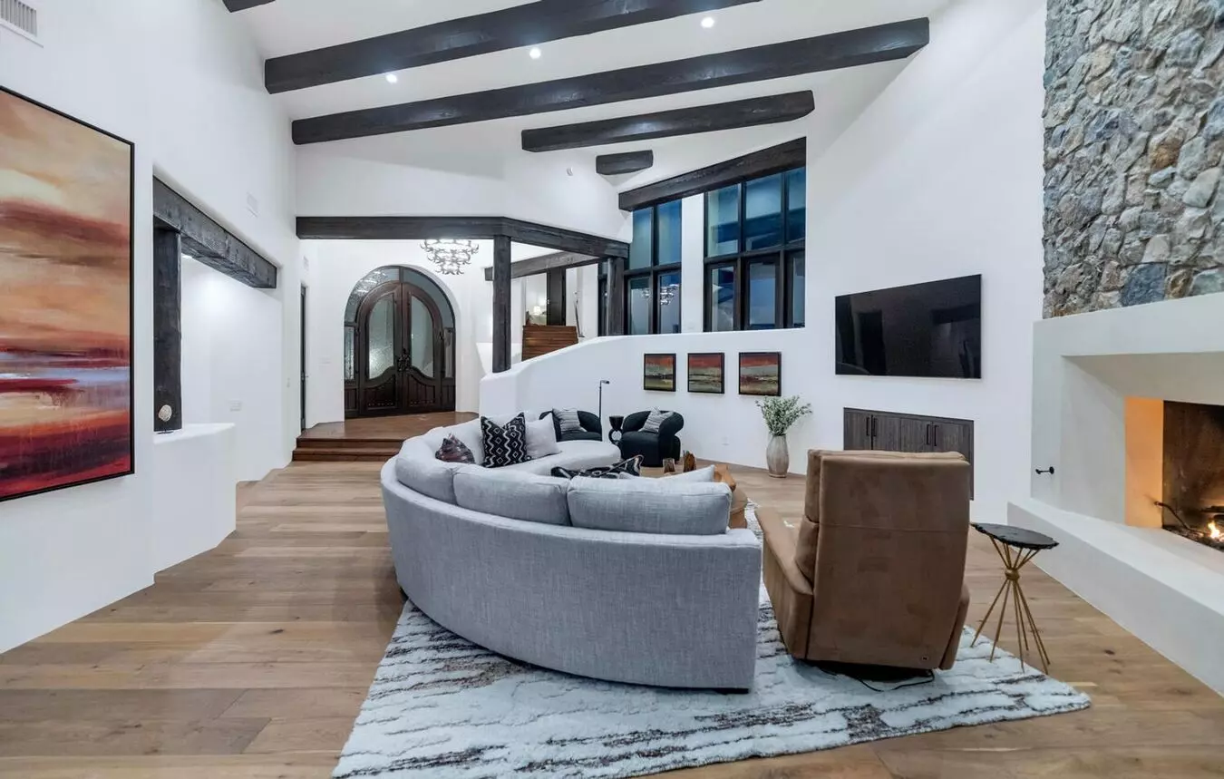 Rates Vary: photo 3