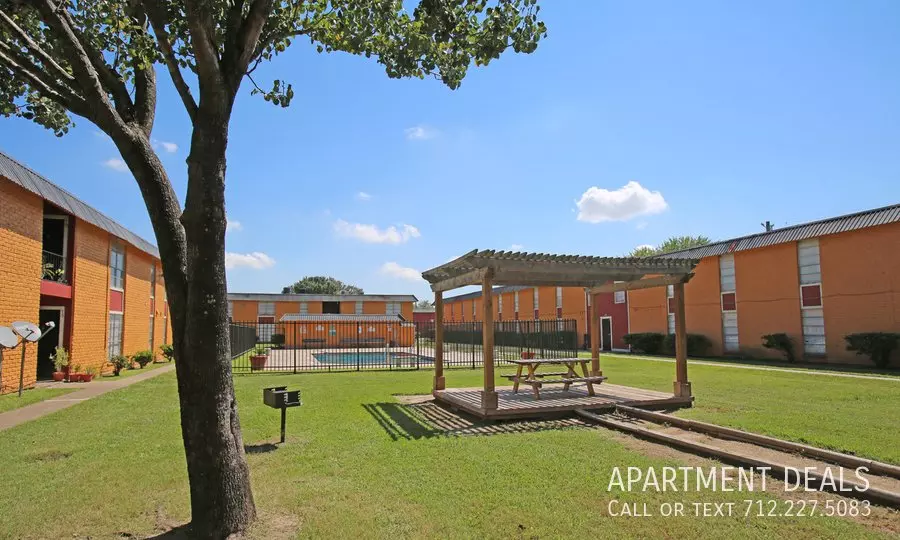 707 Preston Avenue, Pasadena, TX 77503 photo 2
