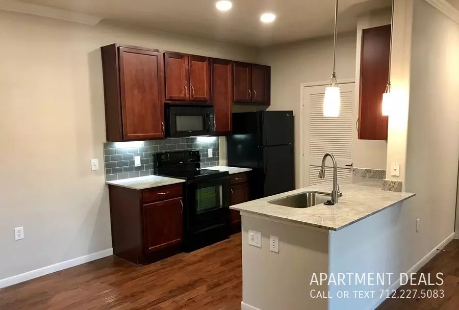 11986 Shadow Creek Parkway, Pearland, TX 77584 photo 2