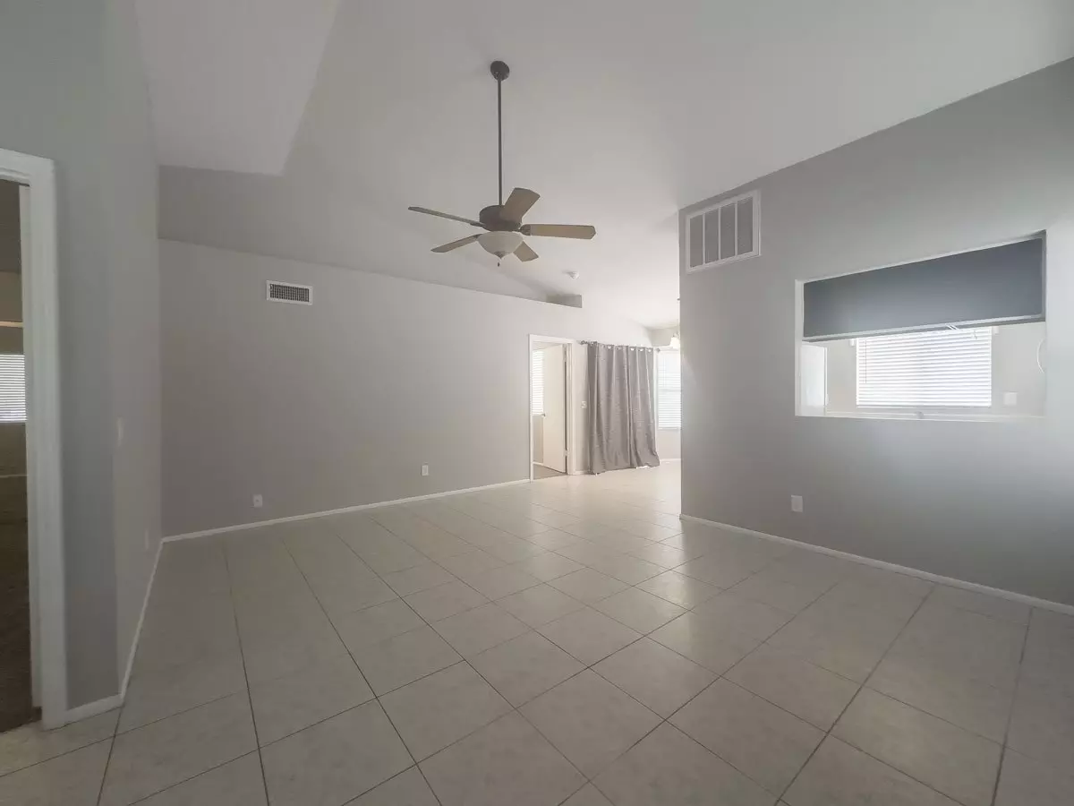 8760 W Greenbrian Dr photo 4