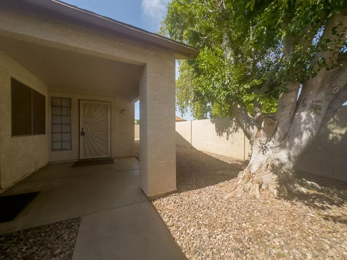 8760 W Greenbrian Dr photo 3