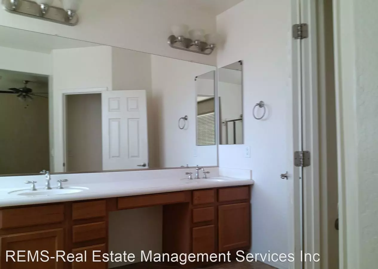 22218 N 104th Avenue photo 5