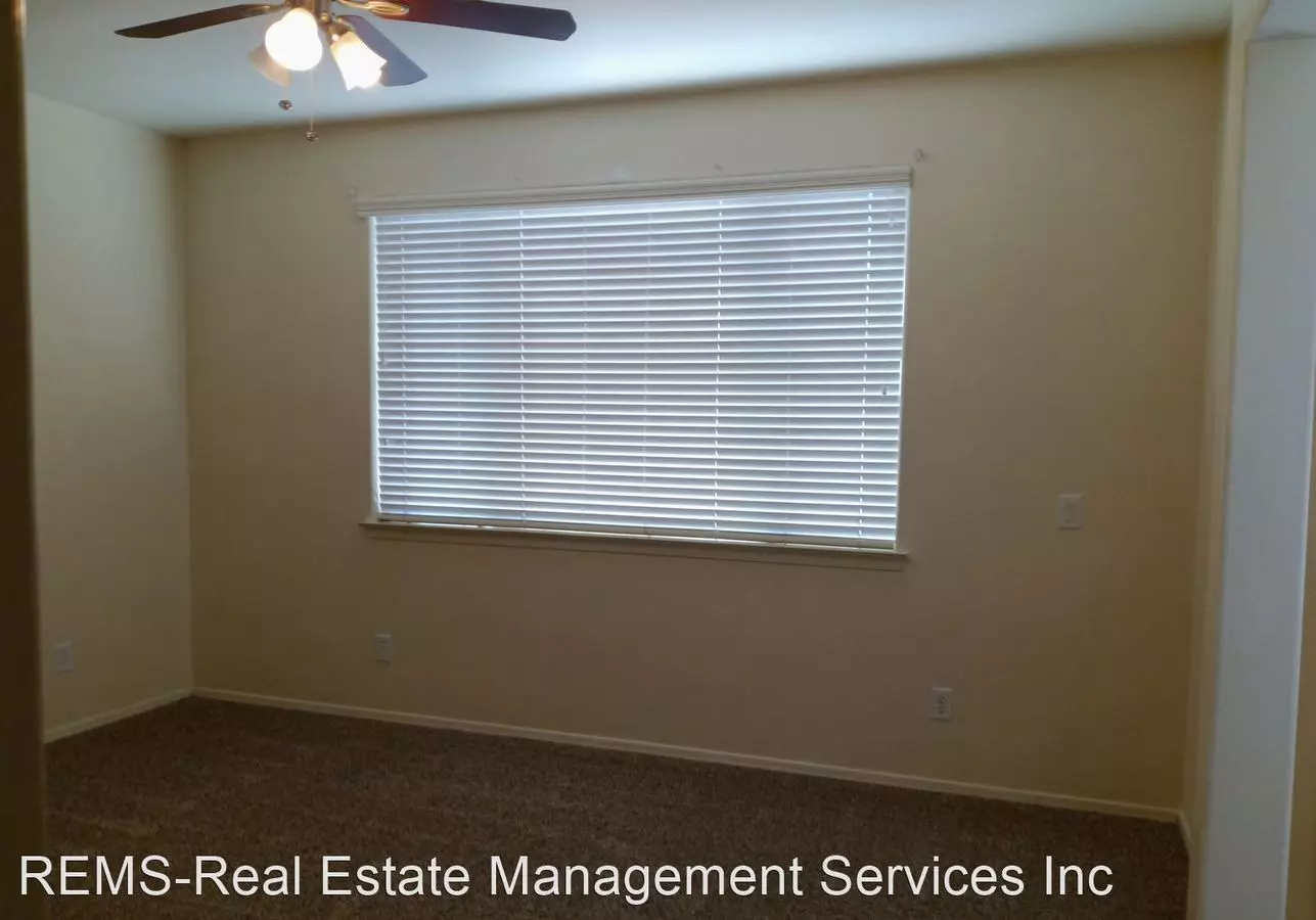 22218 N 104th Avenue photo 3