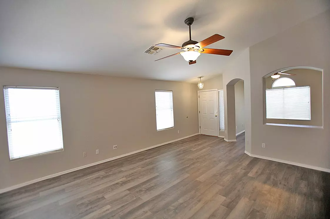 8023 W Melinda Ln photo 3